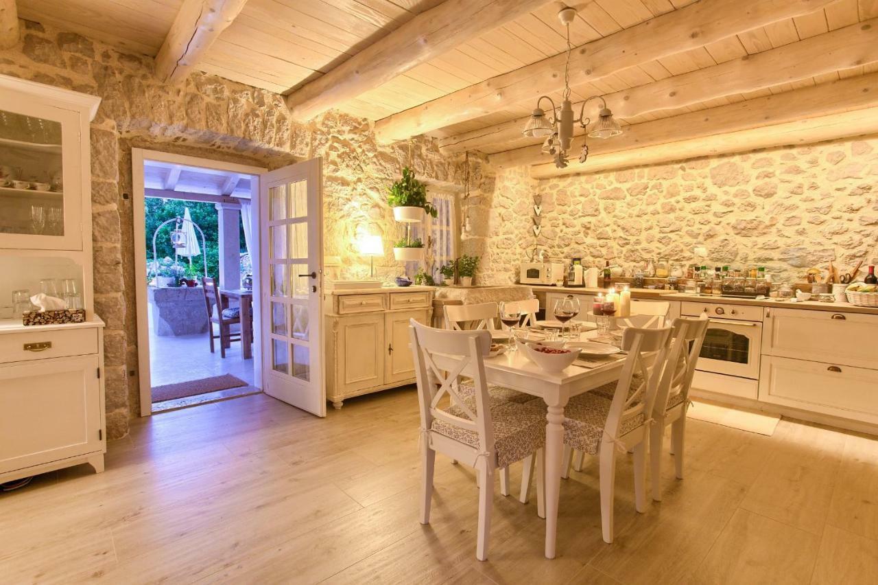 White Cottage Heritage House Čižići Extérieur photo