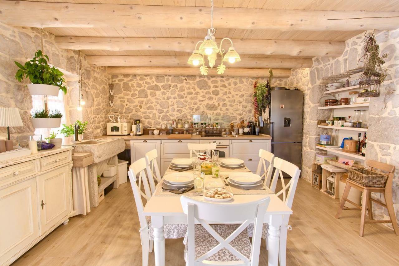 White Cottage Heritage House Čižići Extérieur photo