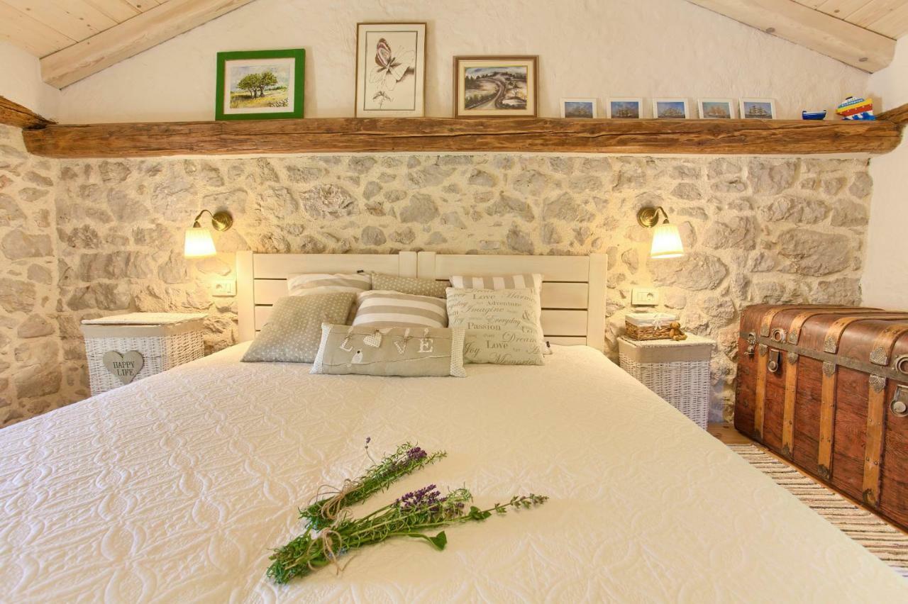 White Cottage Heritage House Čižići Extérieur photo