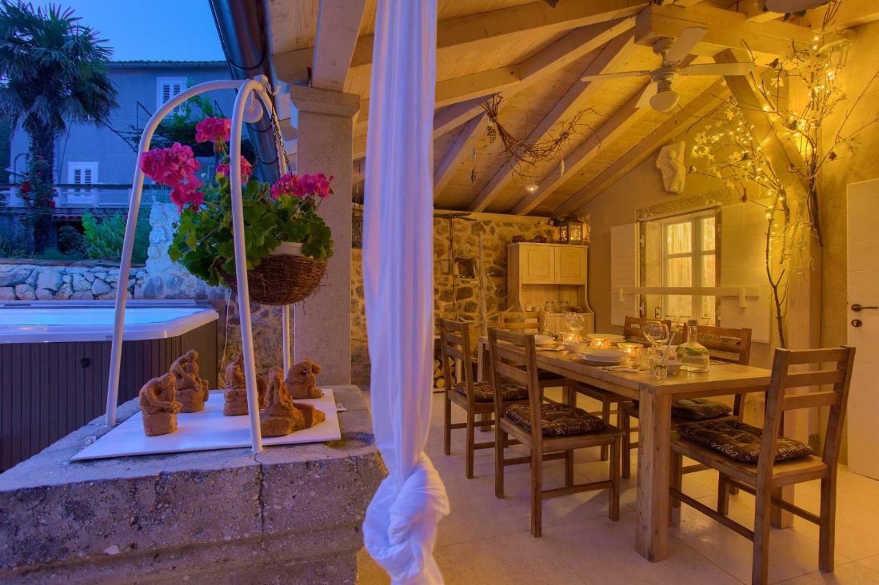 White Cottage Heritage House Čižići Extérieur photo